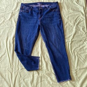 Skinny denim jean with raw edge - stretchy